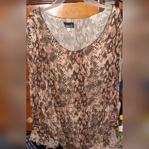 Women's B.i.y.a.y.c.d.a. flared sleeve shirt. Size Large